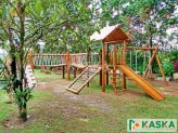casinha de madeira infantil para quintal com escorregador