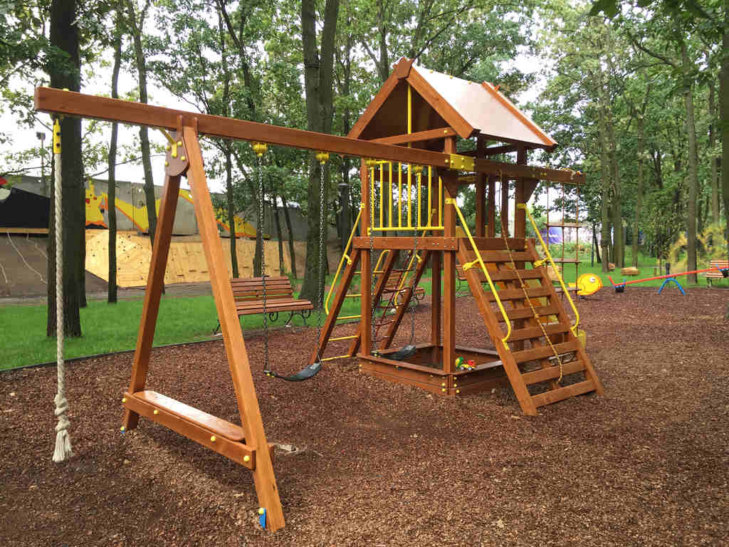 playground infantil de madeira na kaska 